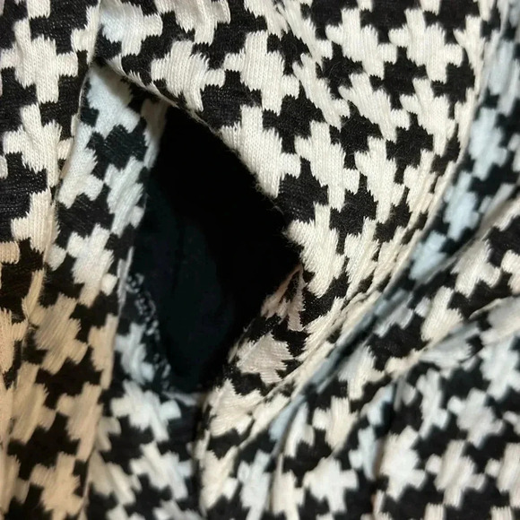 051 Elle | EUC Black White Houndstooth Belted & Pocket Mini Dress (Size 4) - Picture 6 of 10